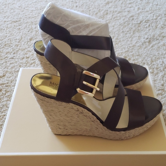 NWT Micheal Kors wedge strapped sandal size 9.5 - Picture 2 of 6